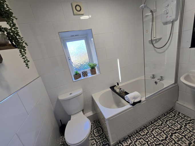 Bathroom 4, Hidden Gem of Sheffield, Sheffield
