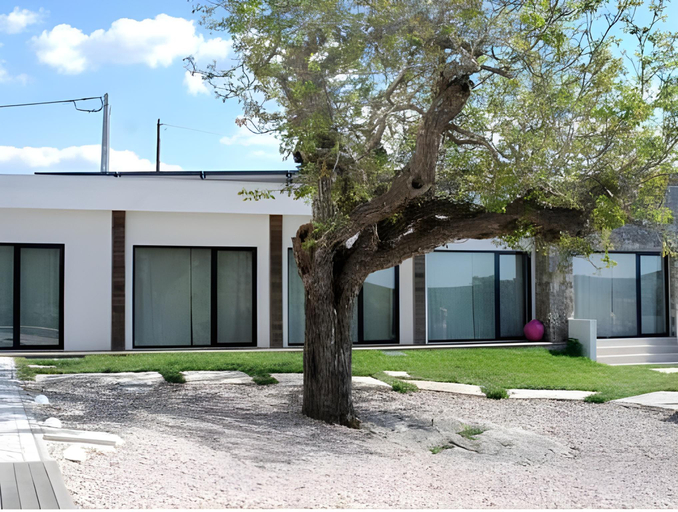 Exterior & Views