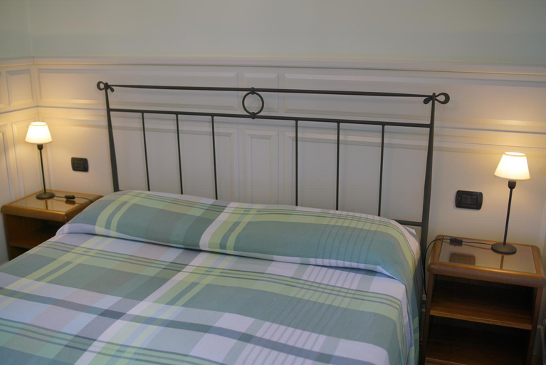 Bedroom 3, Hotel Sole, Novara