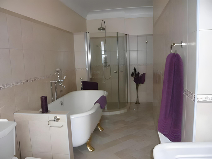 Bathroom 3, Hattonchatel Chateau & Restaurant La Table du Chateau, Meuse