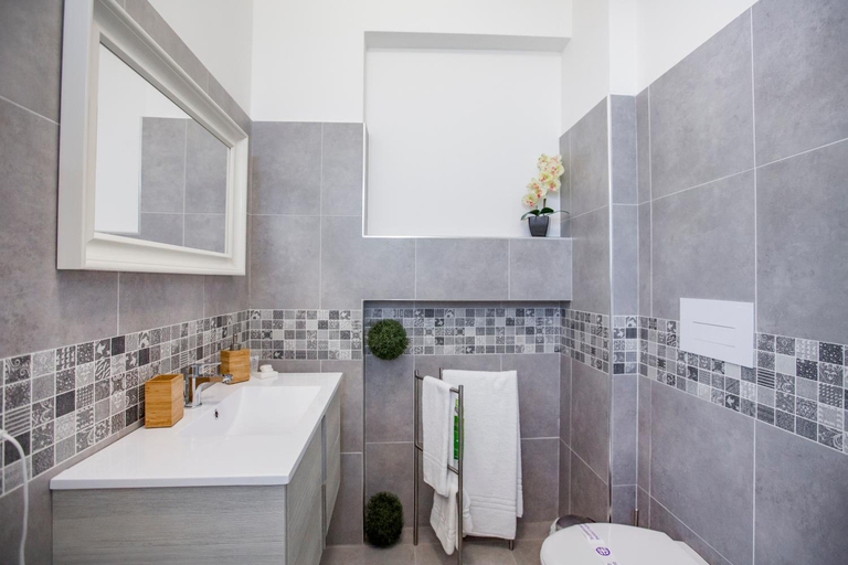Bathroom 5, Belvedere Rent Rooms, Palermo