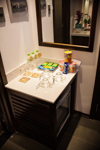 Food & Drinks