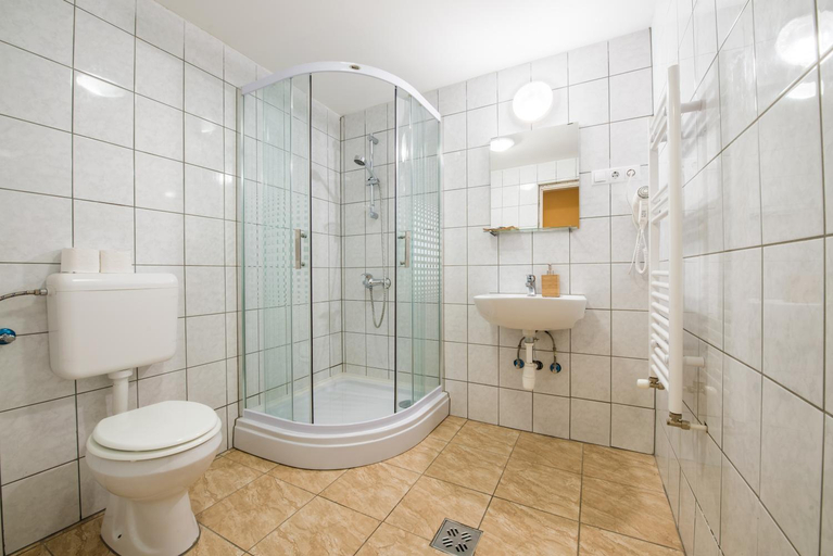 Bathroom 4, Chesscom Guesthouse, Budapesti