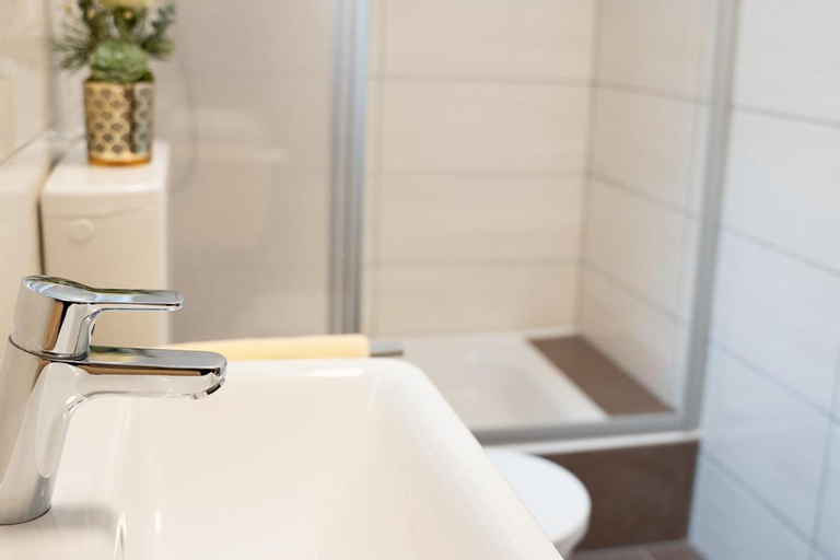 Bathroom 10
