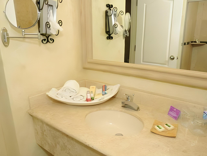 Bathroom 5, Victoria Express, Durango