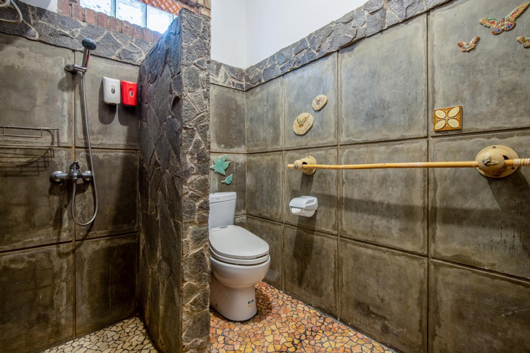 Bathroom 10