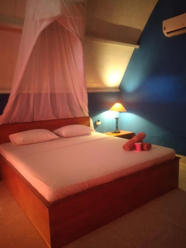 Bedroom 2, Dinoyin Bungalows, Lombok