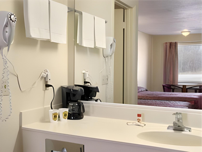 Bathroom 4, Super 8 by Wyndham Chattanooga Ooltewah, Hamilton