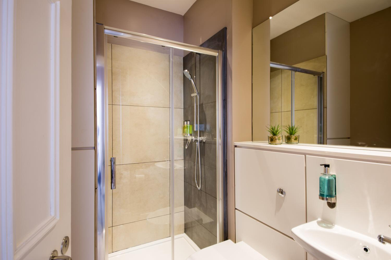 Bathroom 3, The Spires Serviced Apartments Edinburgh, Edinburgh