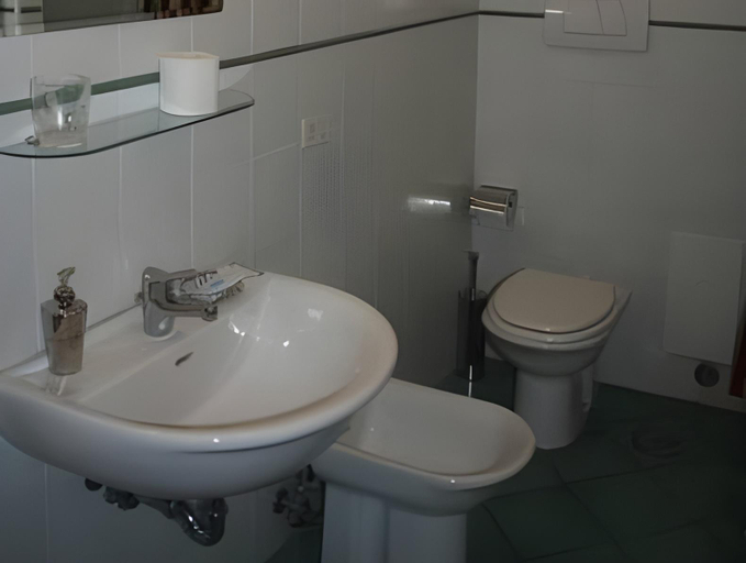 Bathroom 4, B&B Cappella Vecchia 11, Napoli