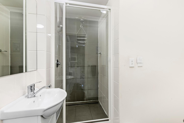 Bathroom 2, Surf Beach Motel Coffs, Coffs Harbour - Pt A
