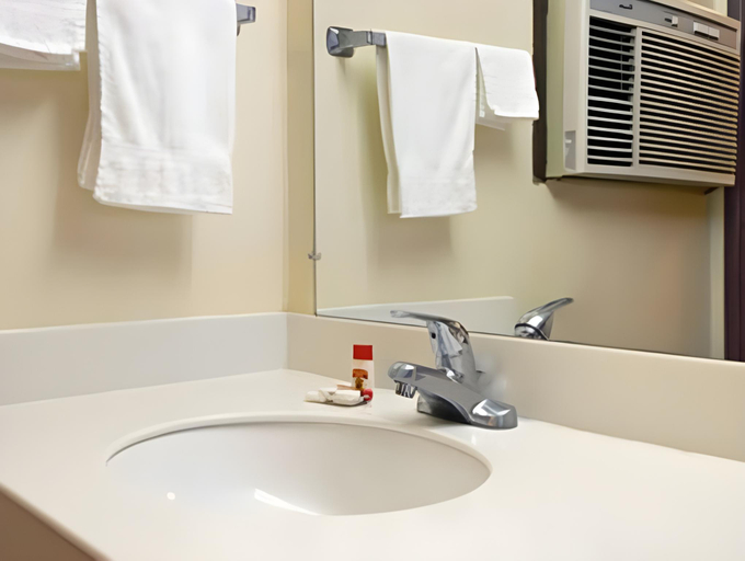 Bathroom 4, Peach City Inn, Yuba