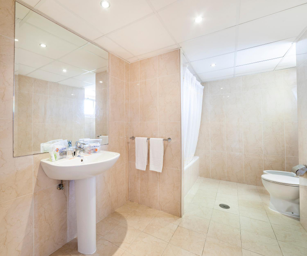 Bathroom 4, Globales Samoa, Baleares