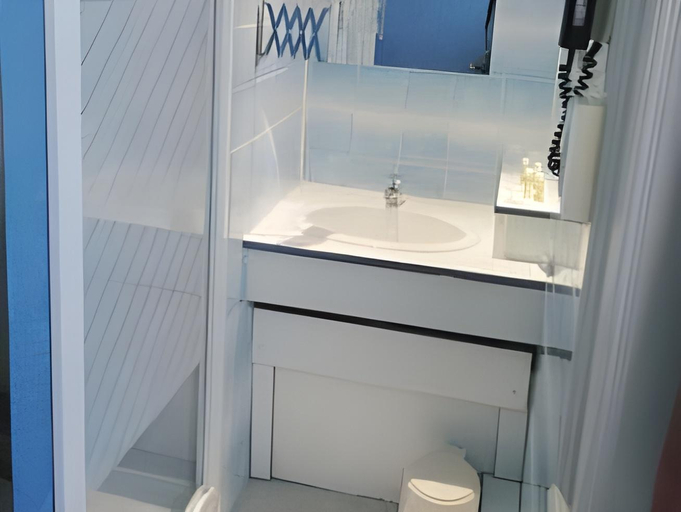 Bathroom 4, Hôtel du Moulin d'Or, Nord