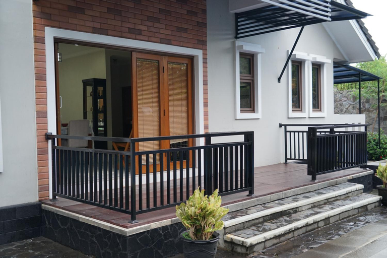 Pesona Air - Villa and Private Pool, Depok