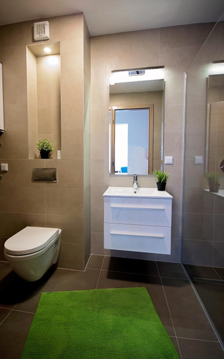 Bathroom 11