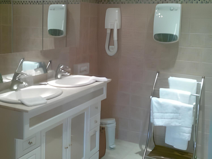 Bathroom 4, Hotel La Nartelle, Var