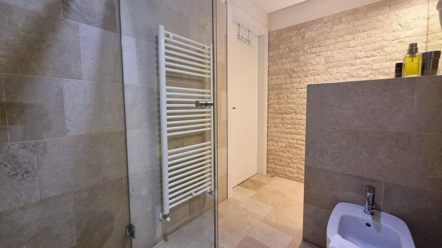 Bathroom 2, Suites Le Saline, Trieste