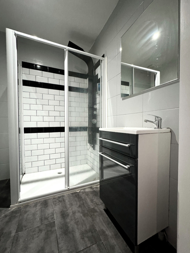 Bedroom 5, Les Cinq Lys, Aude