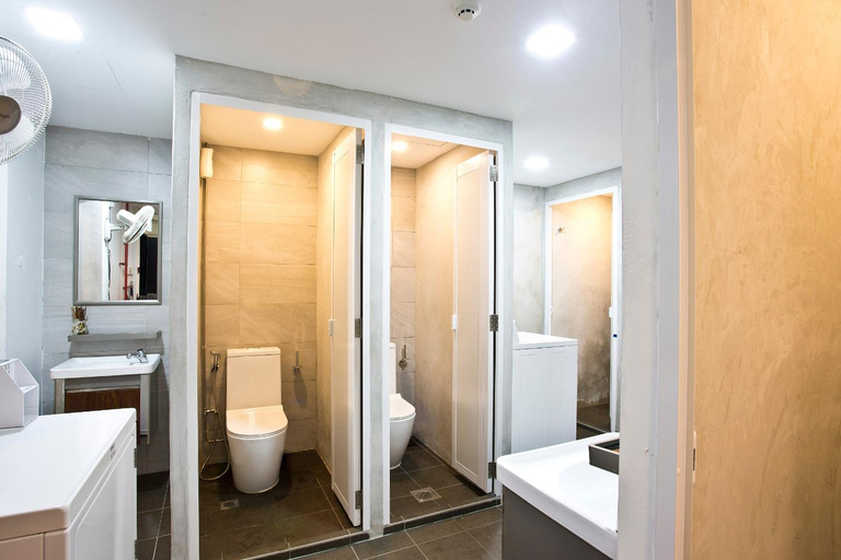 Bathroom 7
