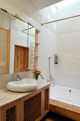 Bathroom 3, Posia 122, Tainan