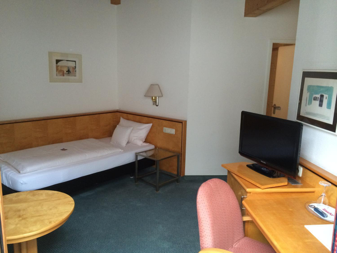 Bedroom 2, Matchpoint Hotel, Nürnberger Land