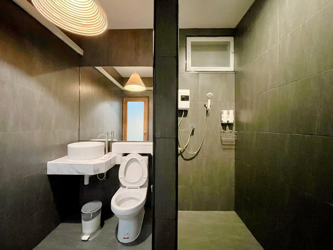 Bathroom 4, Check-in Resort Koh Larn, Pattaya