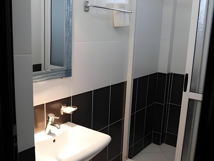 Bathroom 5, Bel Conti Hotel, Durrësit