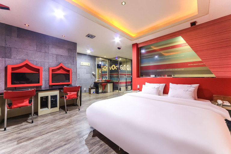 Bedroom 8