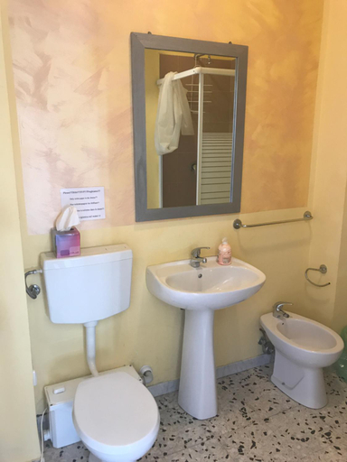 Bathroom 2, B&B Le Colonne, Brindisi