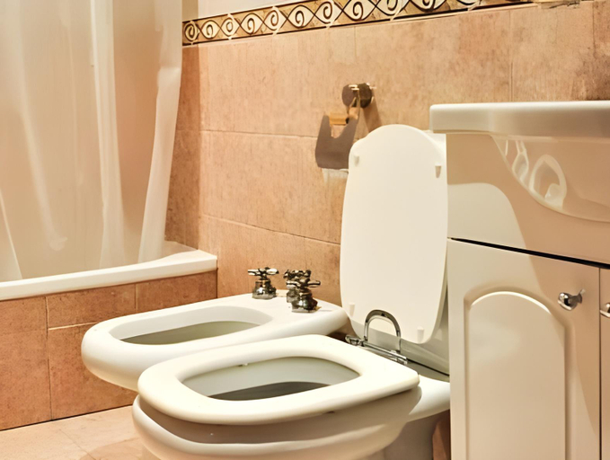 Bathroom 4, Hotel Ortegal, General Pueyrredón