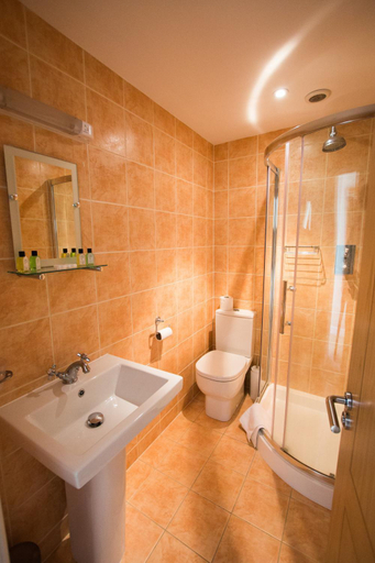 Bathroom 2, The Star Inn, Gloucestershire