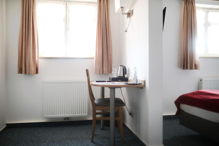 Bedroom 2, Gasthaus Hotel zum Kreuz, Sigmaringen