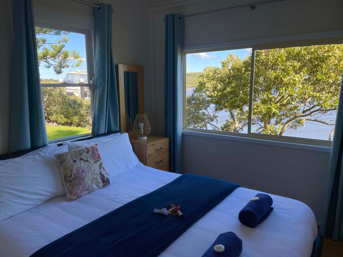 Bedroom 1, Waterfront Cottages, Shoalhaven - Pt B