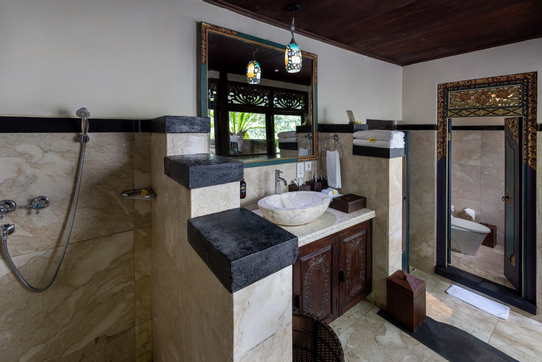 Bathroom 7