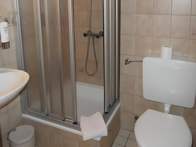 Bathroom 4, Wiking Hotel, Segeberg