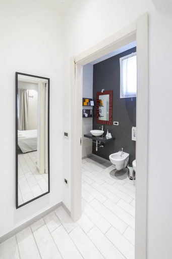 Bathroom 2, Anda e Rianda, Florence
