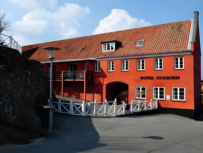 Others 4, Hotel Gudhjem, Bornholm
