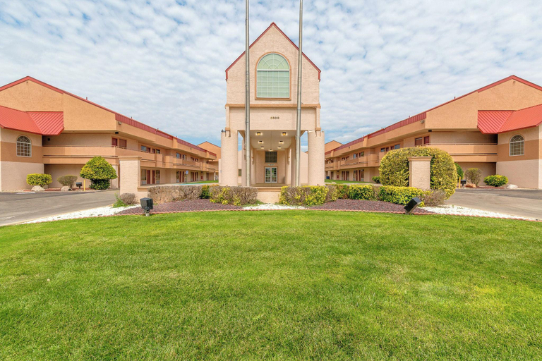 Exterior & Views 2, HomeTowne Studios by Red Roof Amarillo West, Potter