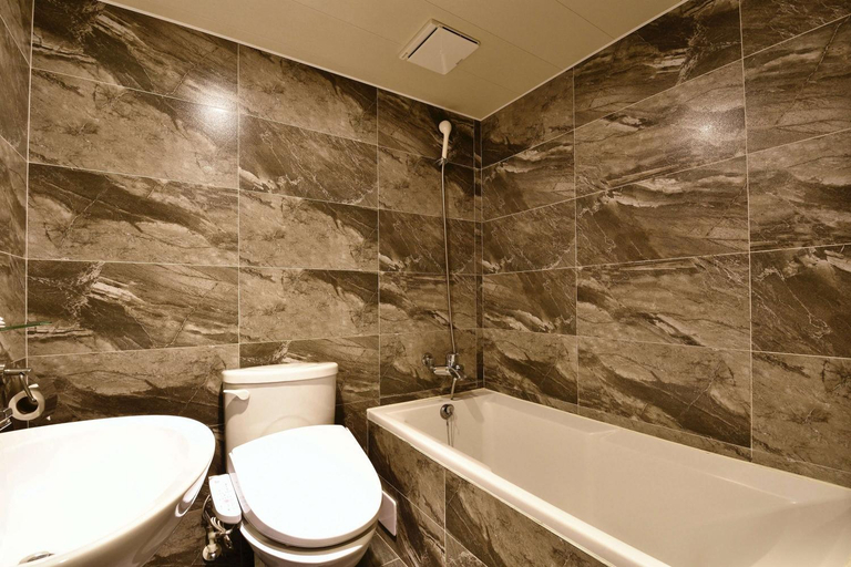 Bathroom 4, Goldenhome Hotel, Taipei City