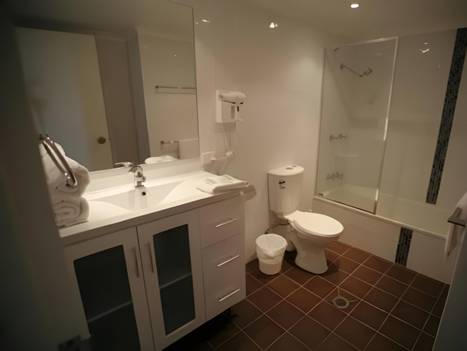 Bathroom 4, South Pacific Plaza Resort, Gold Coast