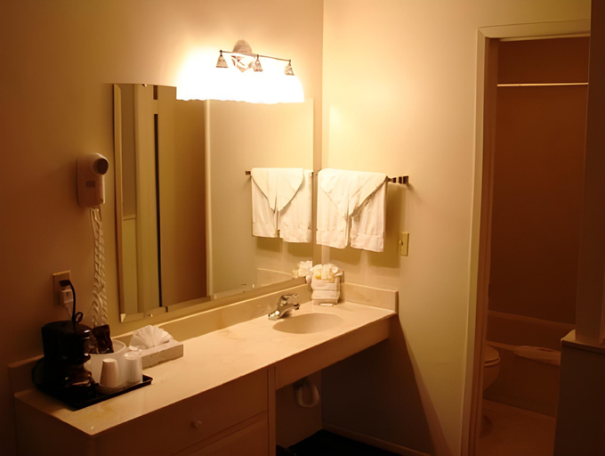 Bathroom, Lovers Point Inn, Monterey