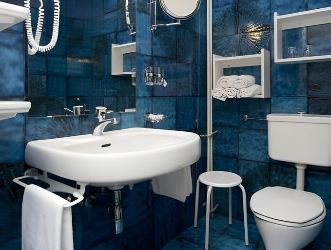 Bathroom 3, Tennis & Yacht Hotel Velden, Villach Land