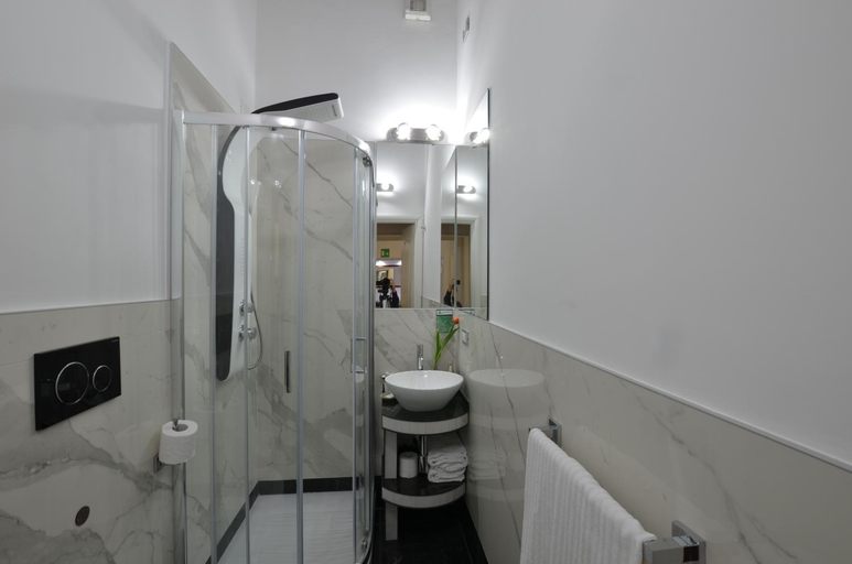 Bathroom 5, Roman Nights, Rome
