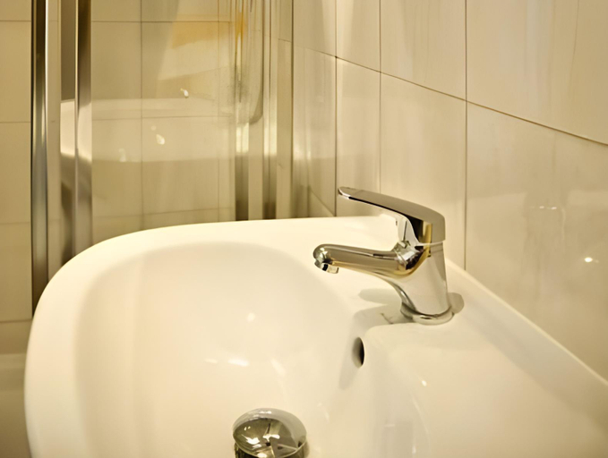 Bathroom 4, Hostel Coco, Warsaw