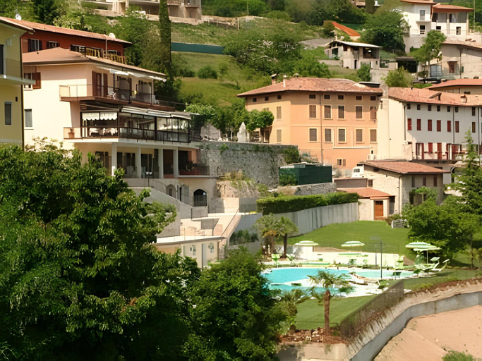 Others 4, Hotel La Fenice e Sole, Brescia