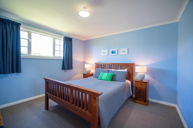 Bedroom 2, Blue Thistle Cottages, Southland