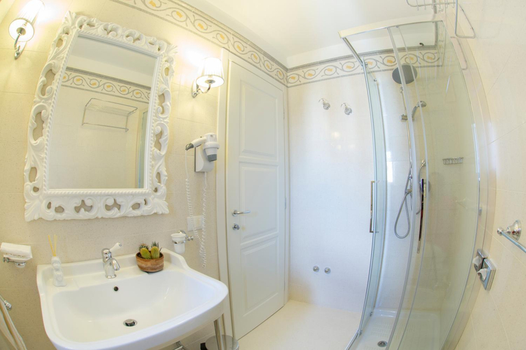 Bathroom 4, B&B Monsignore, Foggia