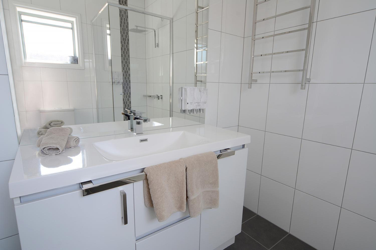 Bathroom, Golden Reef Motor Inn, Gr. Bendigo - Inner East