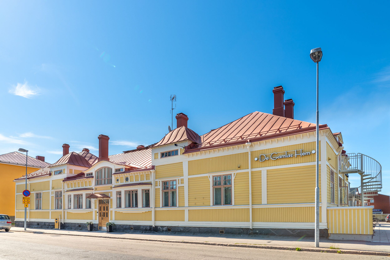 Exterior & Views